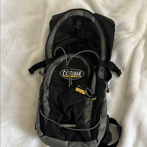 NWOT Camelbak M.U.L.E. grey small hiking pack - Picture 1 of 3